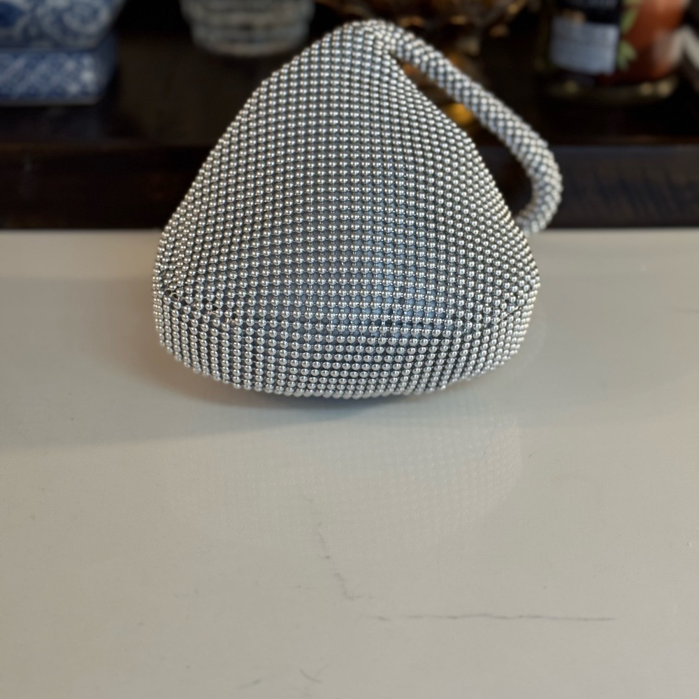 NWOT Jessica McClintock Silver Beaded TRIANGLE MESH BAG! - Picture 4 of 14
